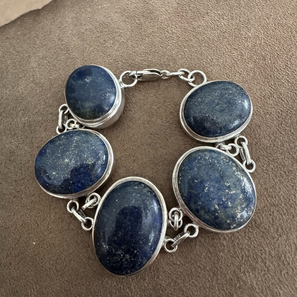 Vintage women’s blue stone with gold specks is lapis lazuli bracelet. Pre-owned